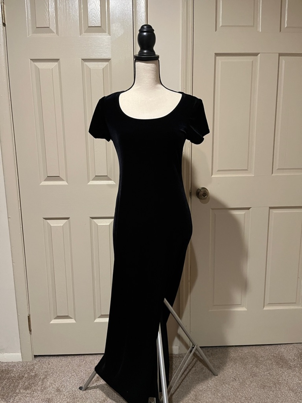 Black Velvet Scoop Neck Maxi Dress - Elegant Women's Evening Dress